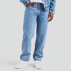 LEVI’S* straight fit jeans. 100% Cotton